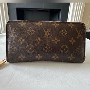 Louis Vuitton Zippy Wallet - Monogram